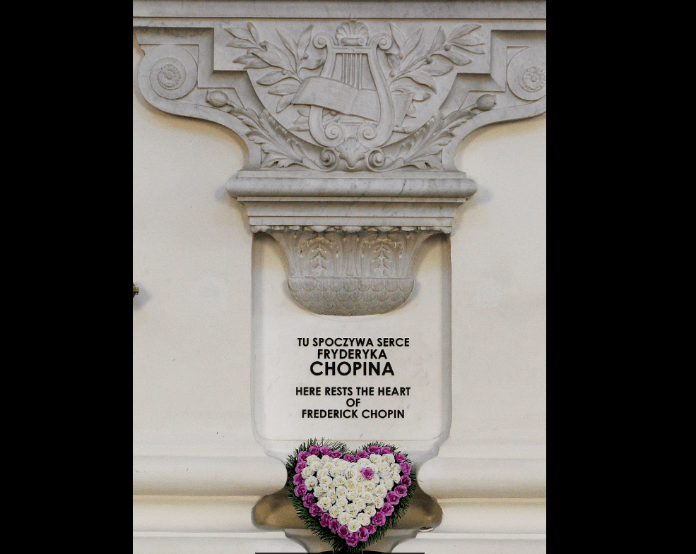El corazón de Chopin se encuentra en un frasco con alcohol en una columna de la iglesia en Varsovia