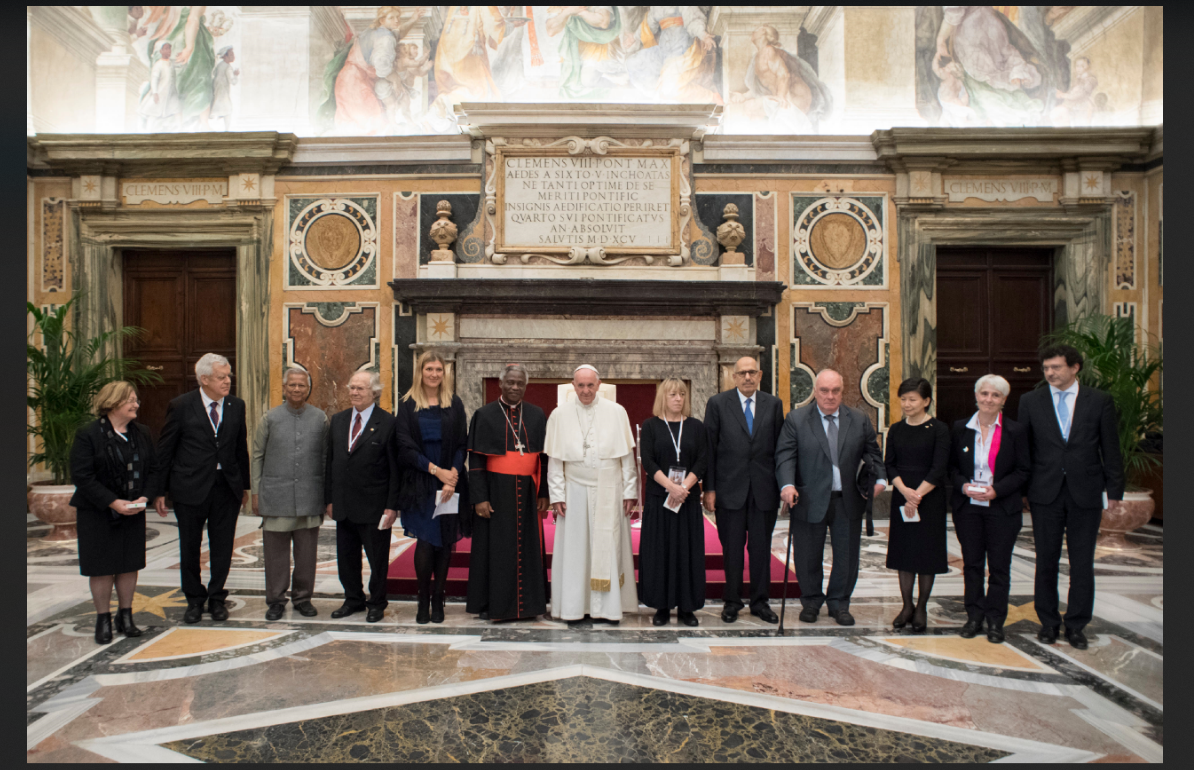 El papa con participantes en seminario sobre desarme atómico
