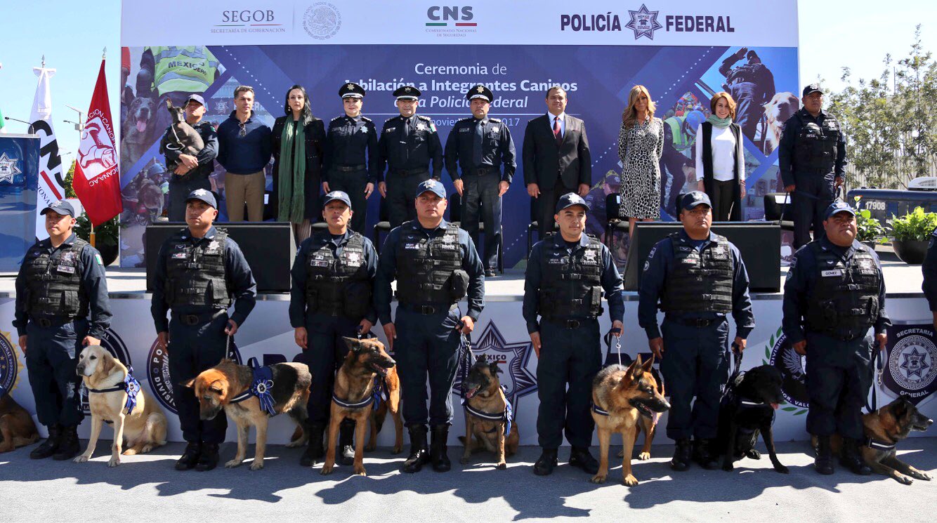 Se jubilan 14 oficiales caninos de la Policía Federal