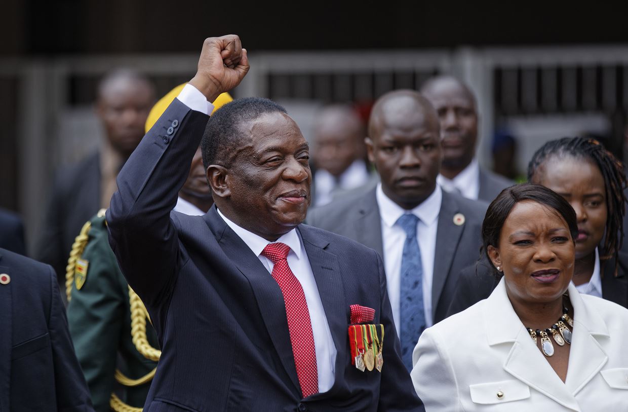 emmerson mnangagwa jura presidente provisional zimbabue