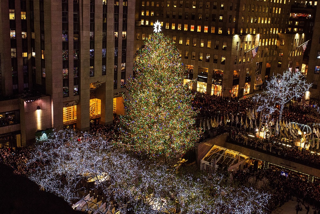 Encienden tradicional árbol Navidad Centro Rockefeller