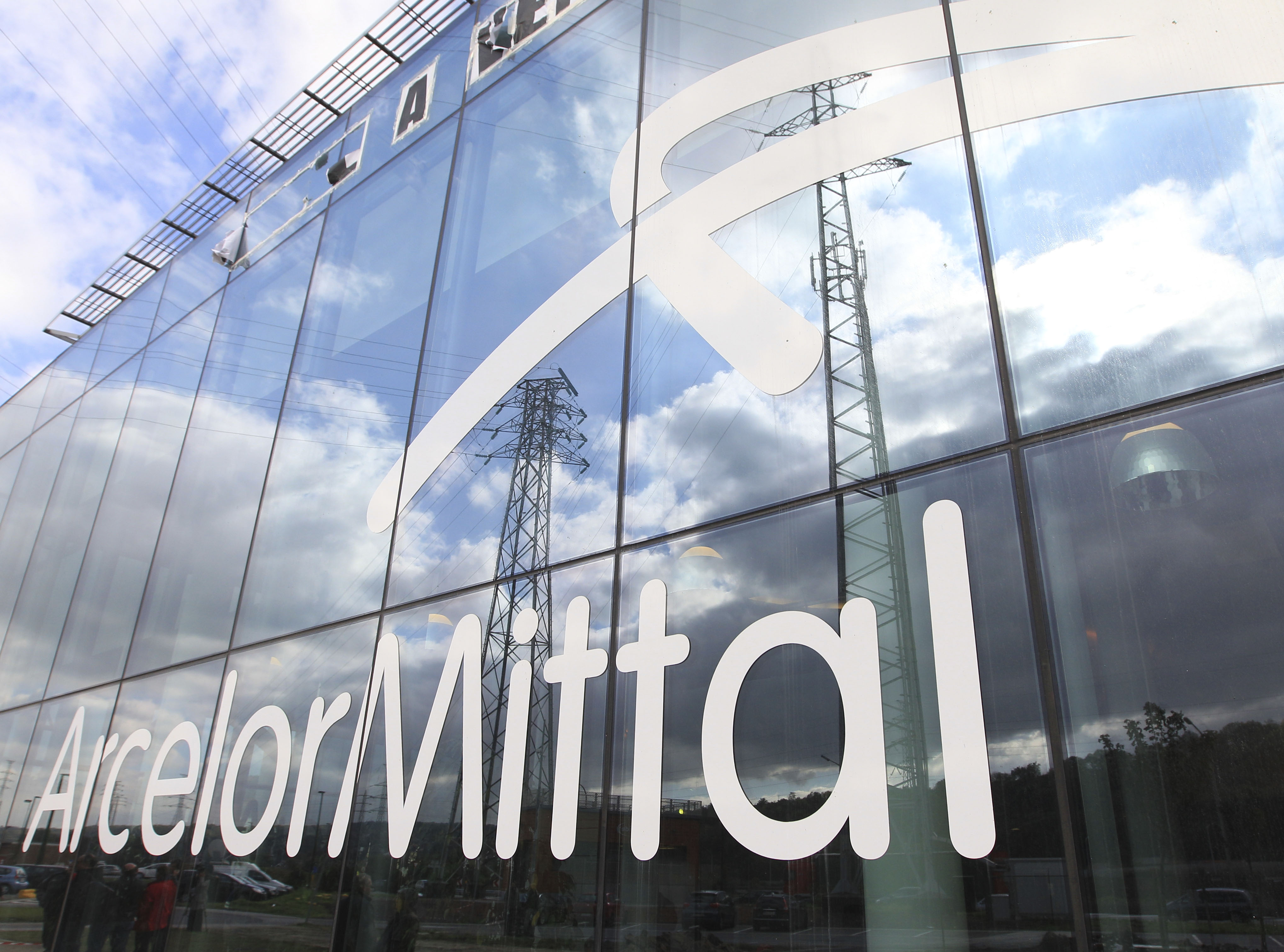 Explosión en fábrica ArcelorMittal de Bélgica deja un muerto