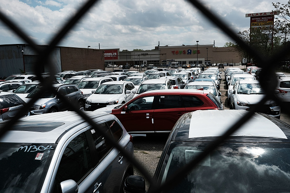 Fabricantes de autos en Estados Unidos reportan ventas dispares