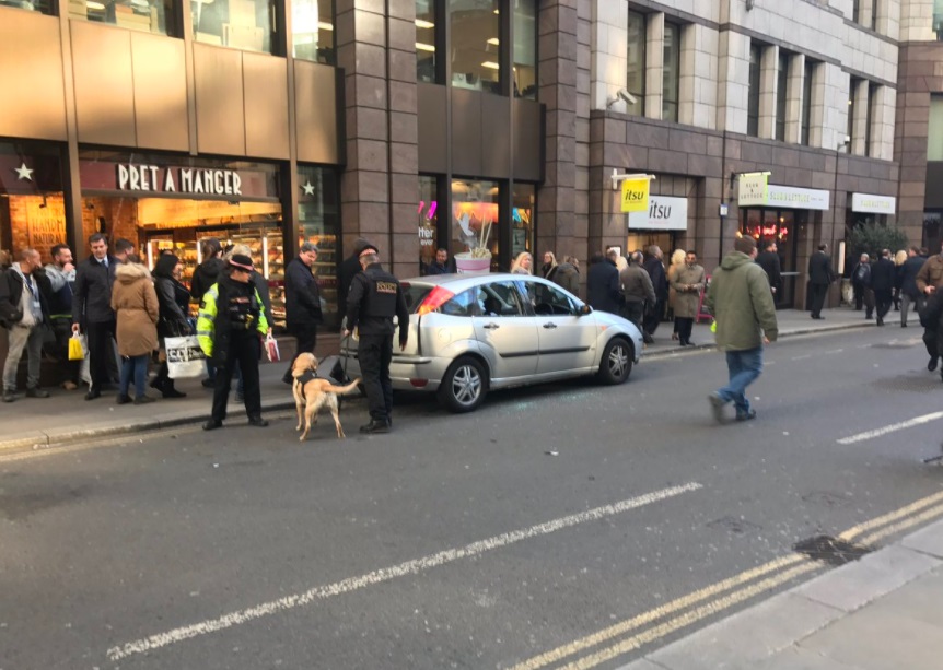 Cierran calles en área financiera de Londres por alerta de seguridad
