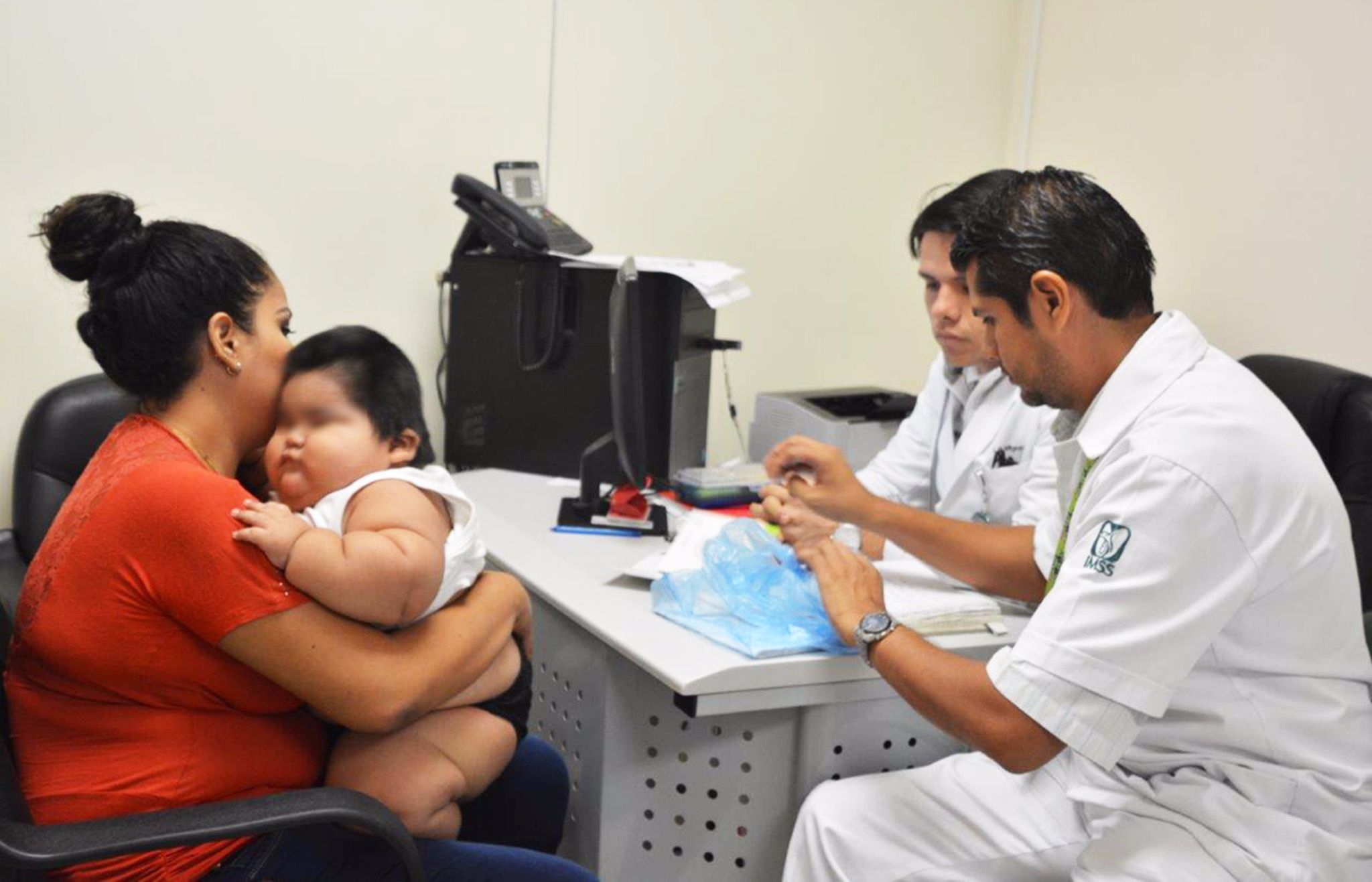 IMSS investiga a bebé de 10 meses con 28 kilos en Colima