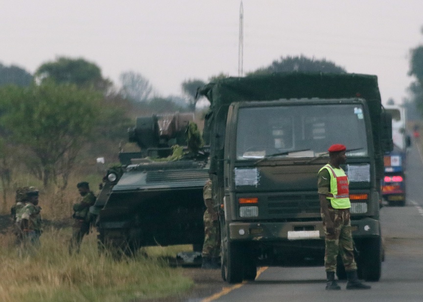 Soldados ocupan emisora nacional Harare Zimbabue