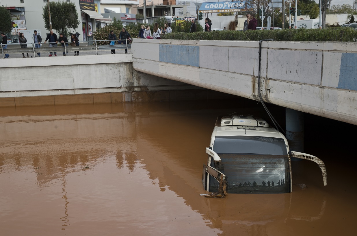 Inundaciones en Grecia dejan 15 muertos y cientos de desaparecidos