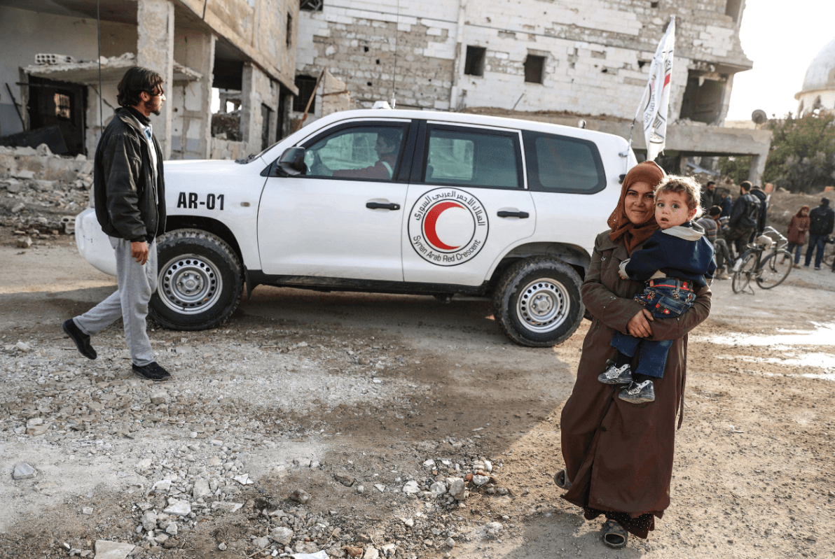 Habitantes de Ghouta, en Siria, esperan ayuda humanitaria