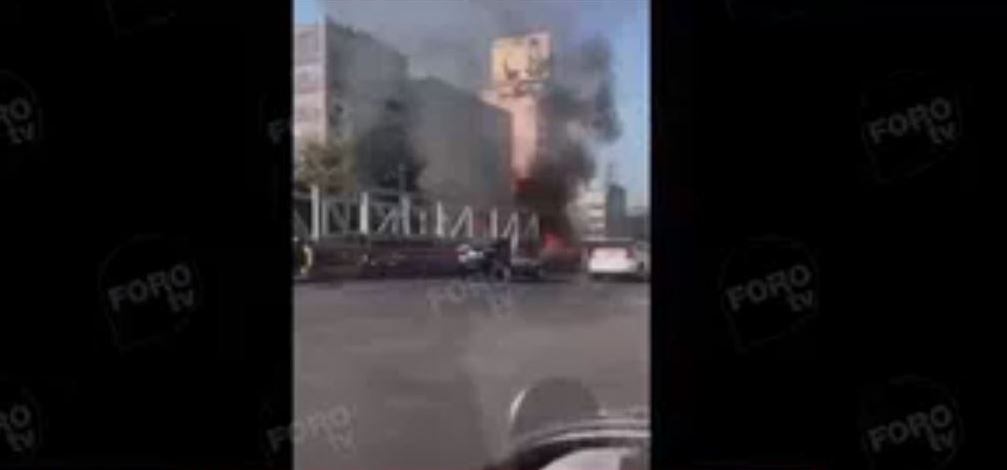 El incendio se registra sobre avenida Chapultepec, a la altura de la calle de Lieja, cerca del Metro CDMX. (Noticieros Televisa)