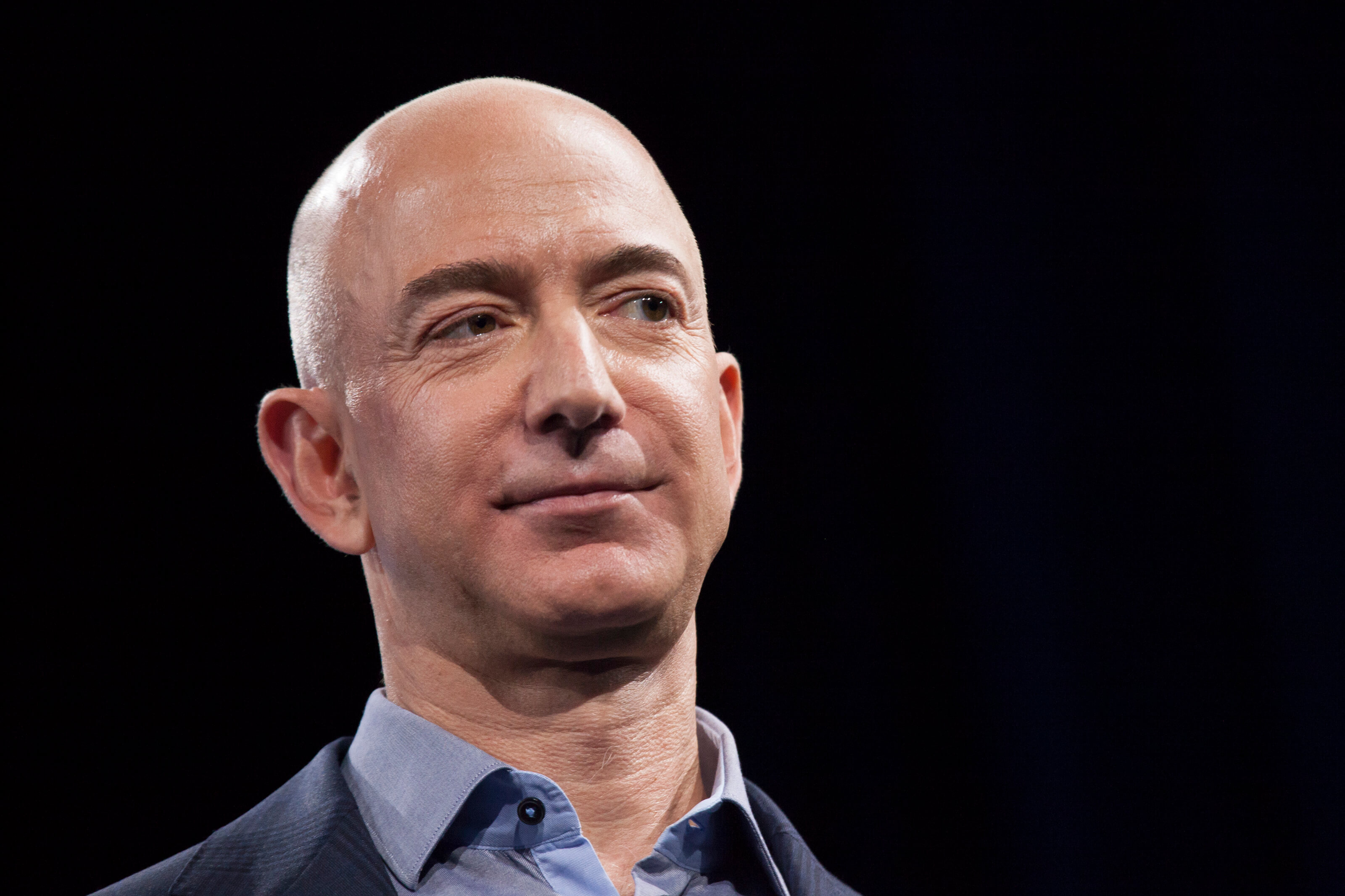 Jeff Bezos hombre más rico mundo Forbes