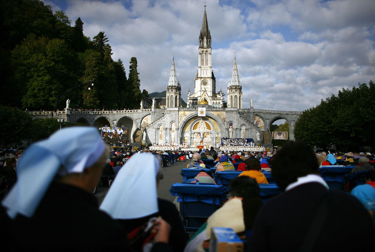 Iglesia Católica, turismo religioso, negocio fe, Lourdes
