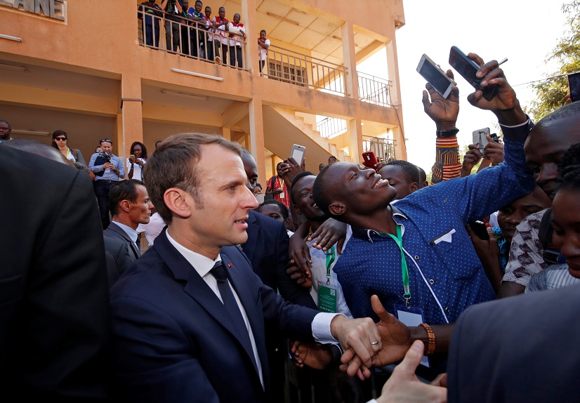 Emmanuel Macron pide combatir el tráfico de migrantes africanos