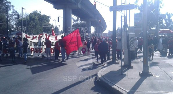 Manifestantes afectan la circulación en la CDMX
