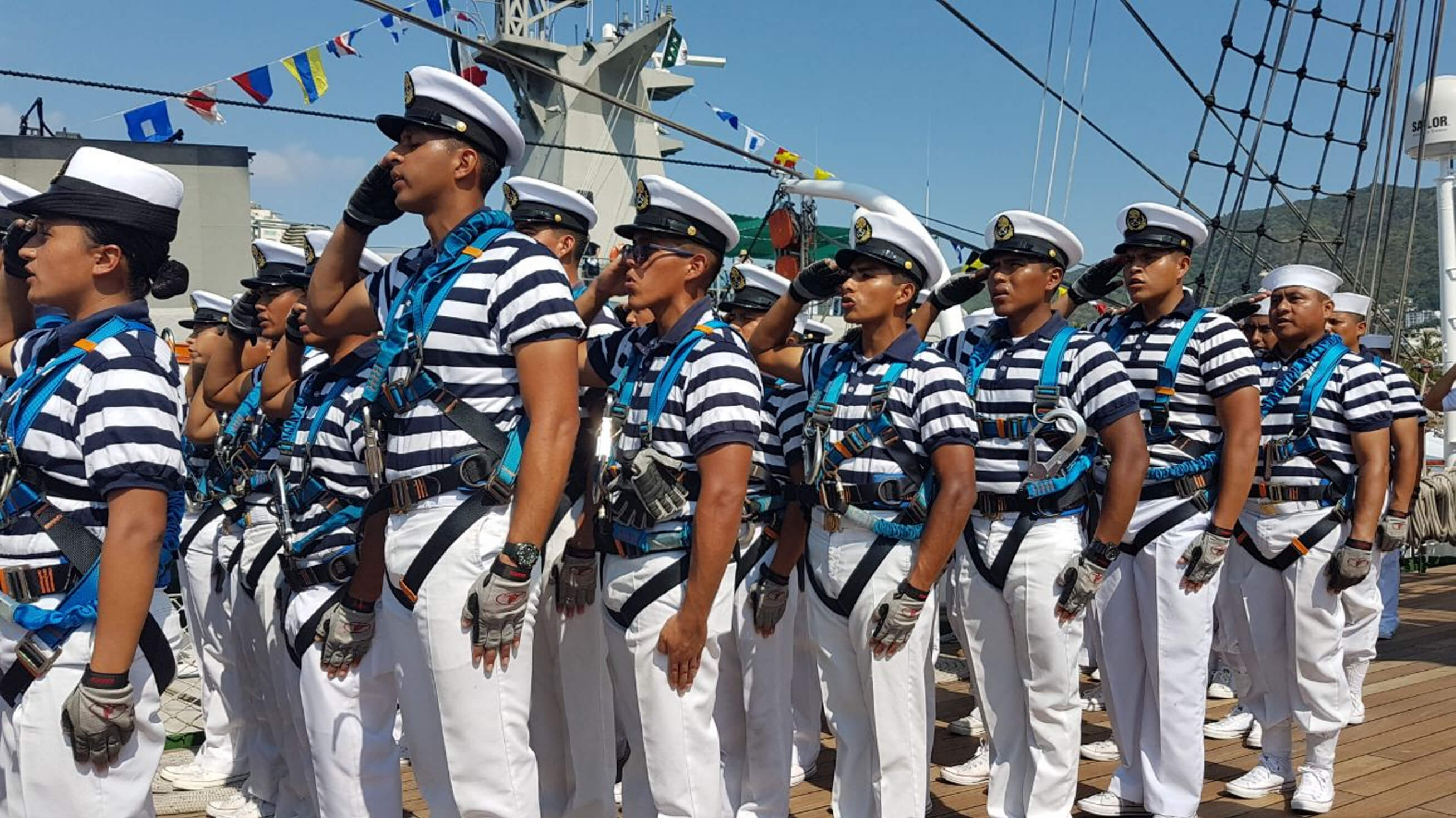 Buque Escuela Cuauhtémoc regresa al puerto de Acapulco