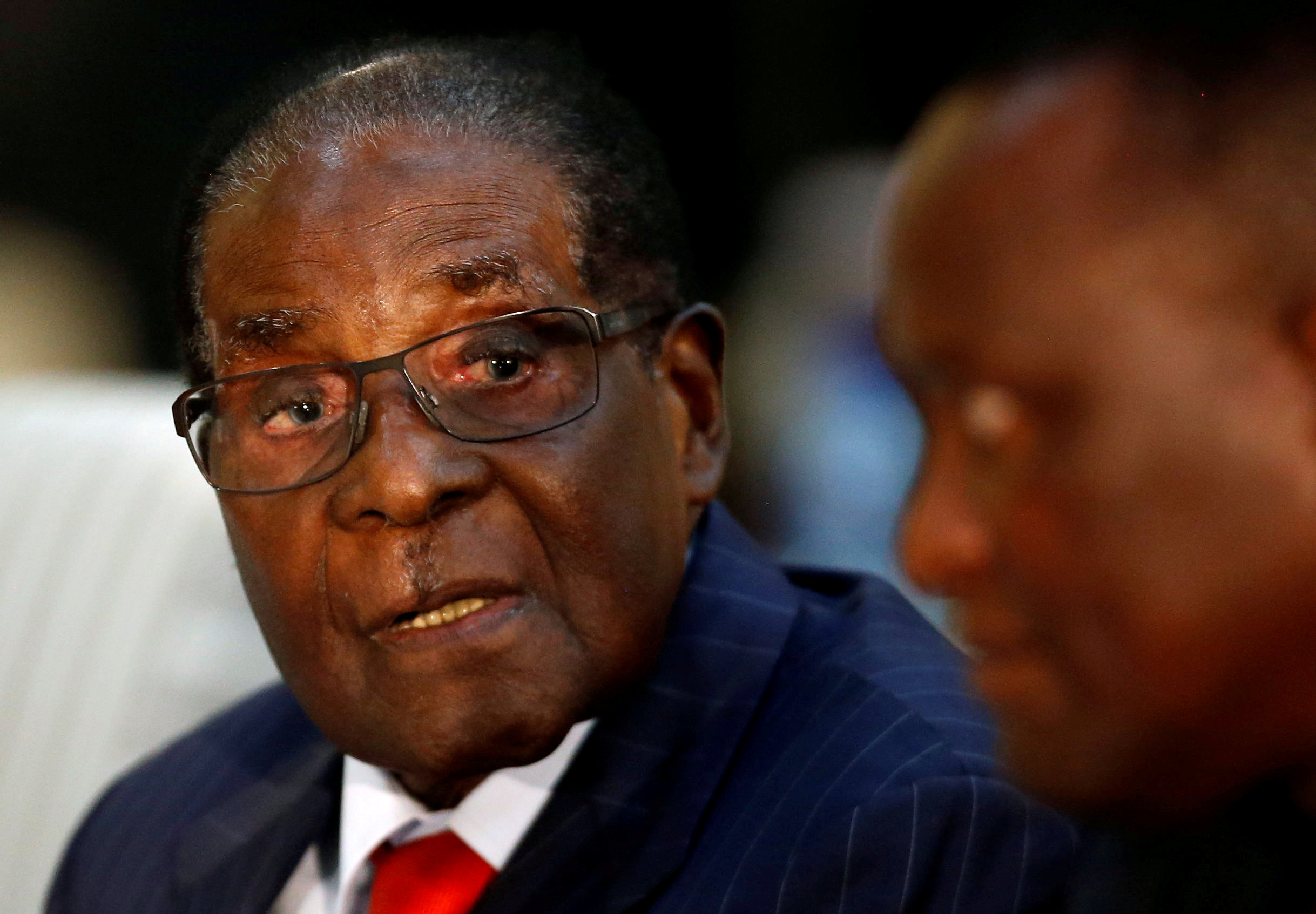 Militares niegan golpe de Estado y aseguran que presidente de Zimbabue está a salvo