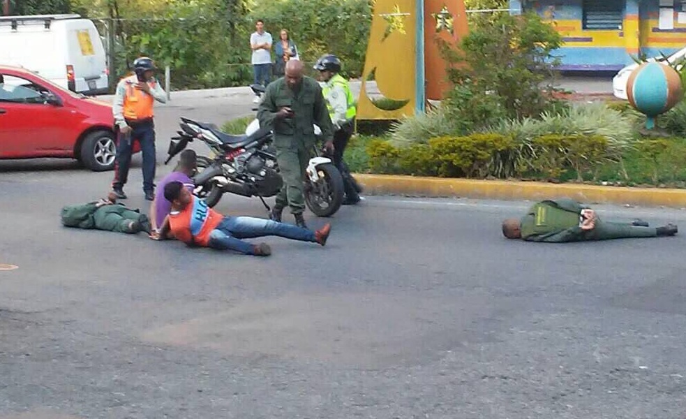 Militares venezolanos acusados conspiración escapan durante traslado Ramo Verde