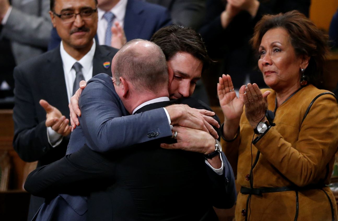 Con llanto, Justin Trudeau, primer ministro de Canadá, se disculpa con comunidad LGBTQ. (Reuters)