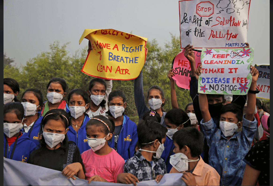 Niños indios protestan contra la contaminación en India