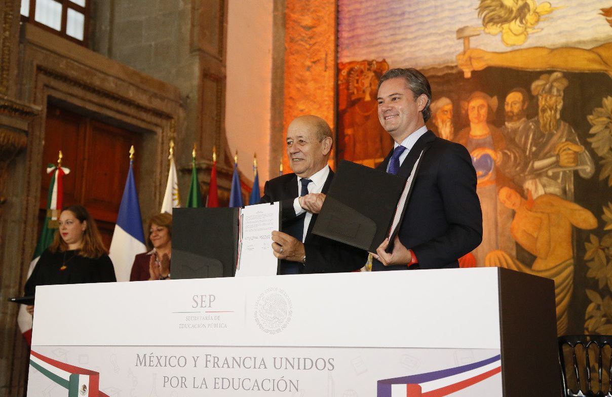 Francia entrega apoyos a México para reconstrucción de escuelas
