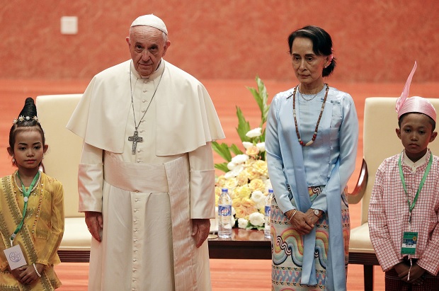 Papa Francisco pide respetar grupos étnicos Myanmar