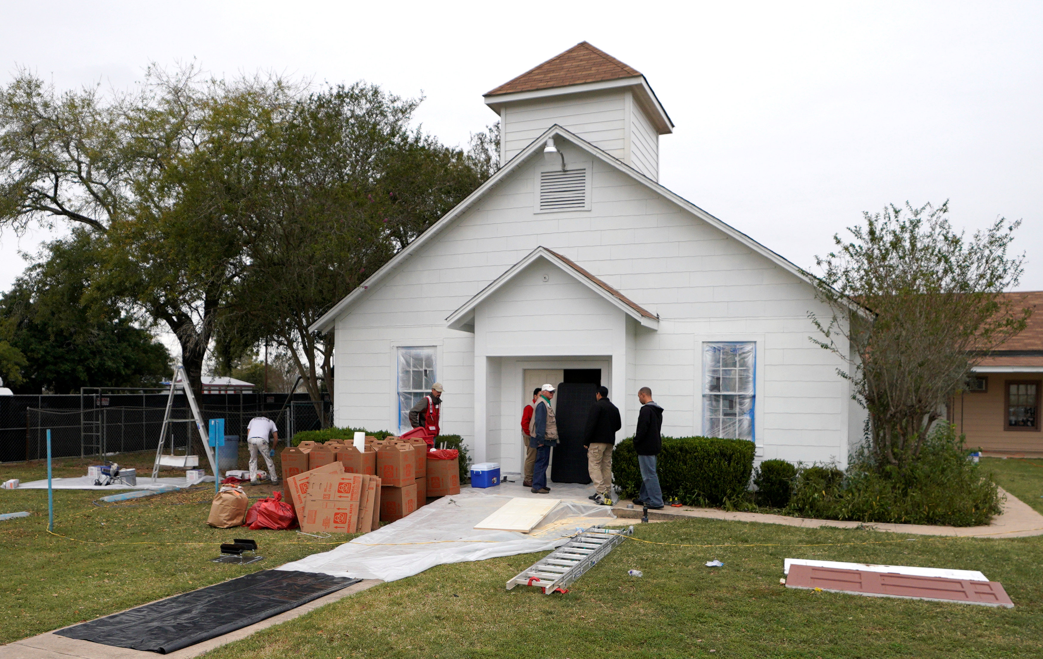 Pastor iglesia tiroteo Texas quiere demoler edificio