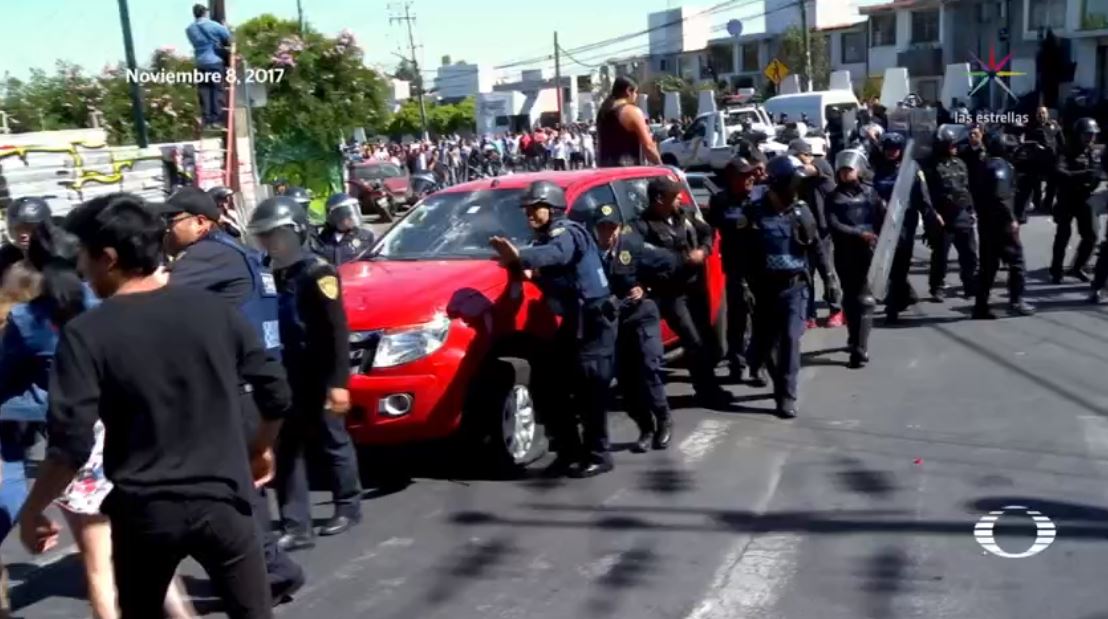 Libre conductor enfrentamiento manifestantes avenida Centenerio