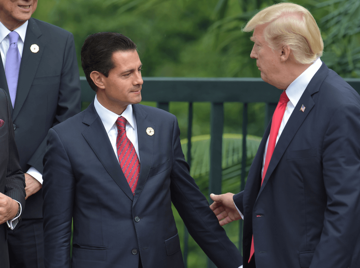 Peña Nieto regresa a México tras participar en la APEC en Vietnam