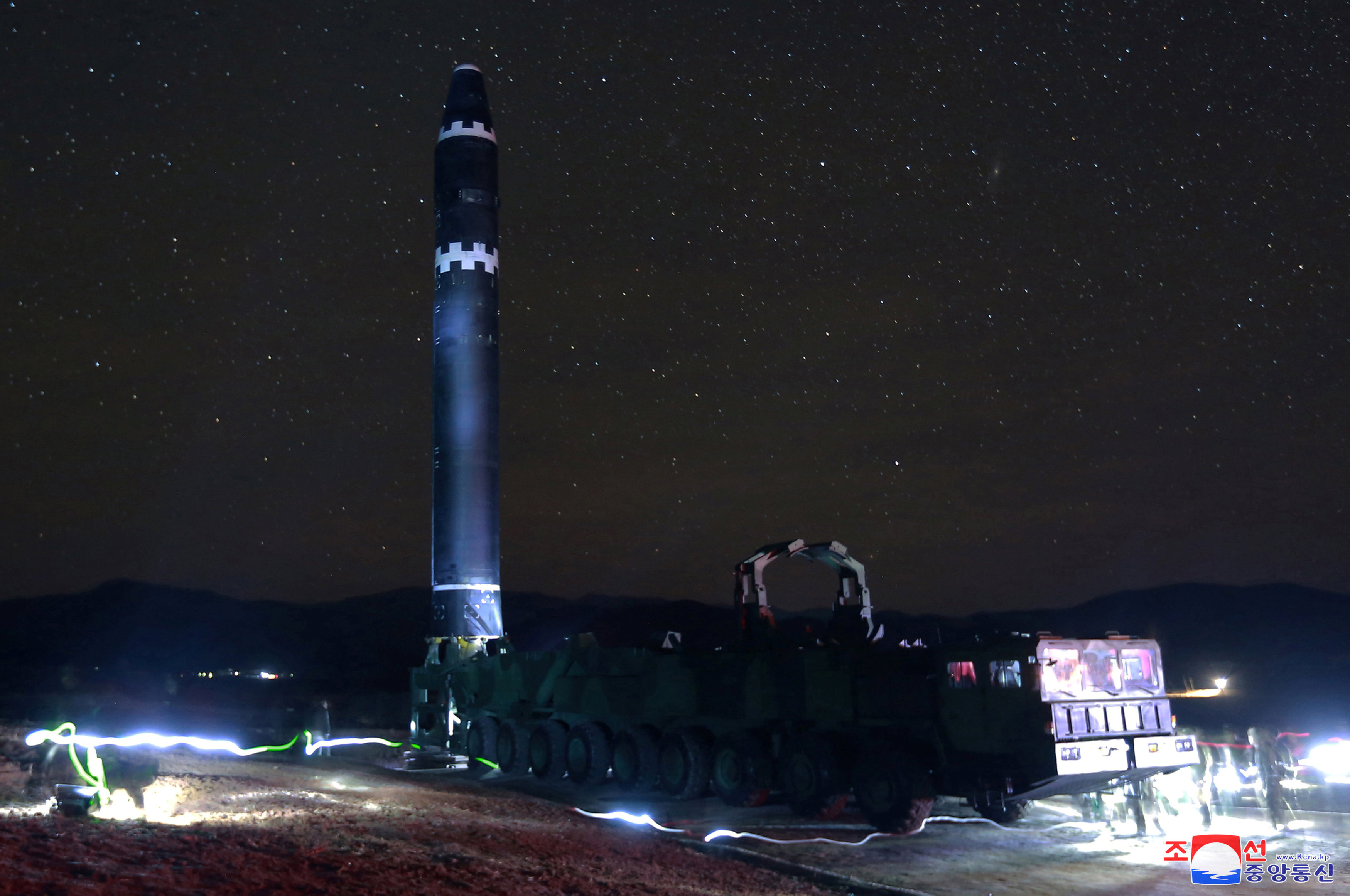 Pyongyang publica imágenes misil Hwasong 15 capaz alcanzar Estados Unidos