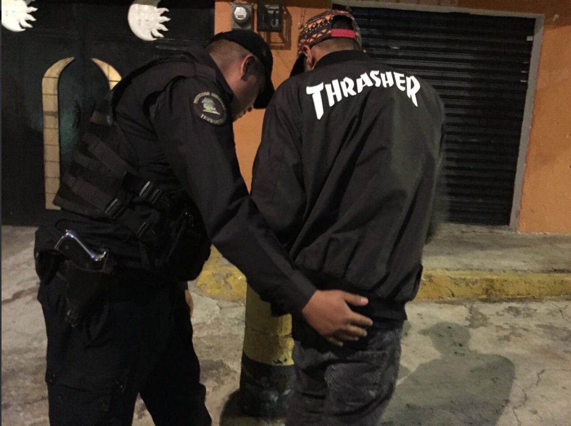 policias capitalinos recorren calles de iztapalapa para inhibir el delito