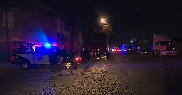 Policía de Monterrey decomisa droga dentro de camioneta