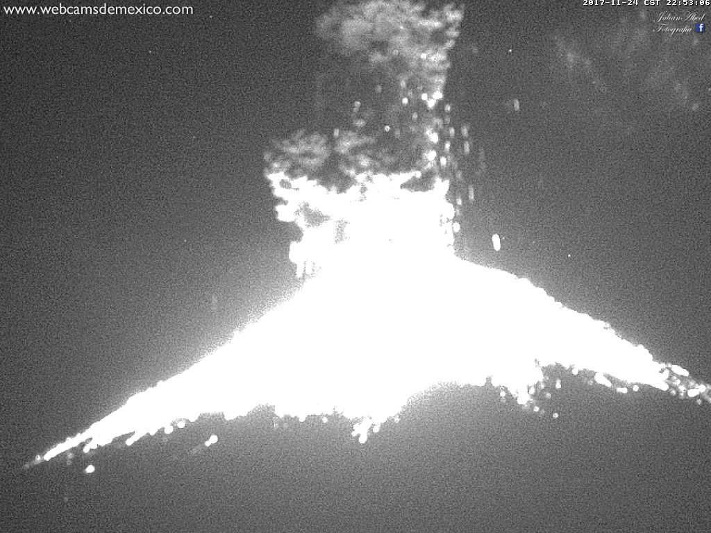 volcan popocatepetl registra explosion incandescente columna eruptiva dos kilometros