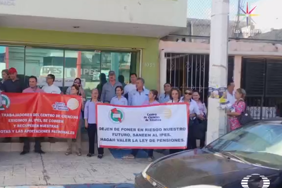 Protesta de burócratas que exigen resolver deuda con el Instituto de Pensiones