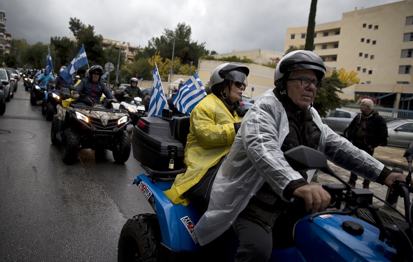Centenares de personas protestan en Grecia contra prohibición de cuatrimotos