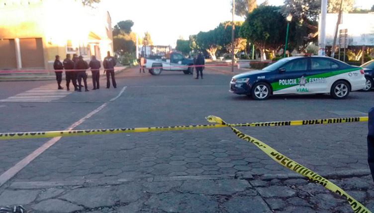 Presuntos huachicoleros asesinan a dos policías en Puebla