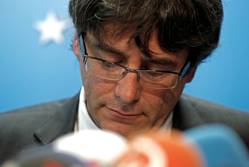 Carles Puigdemont dice que acatará comicios convocados por Rajoy