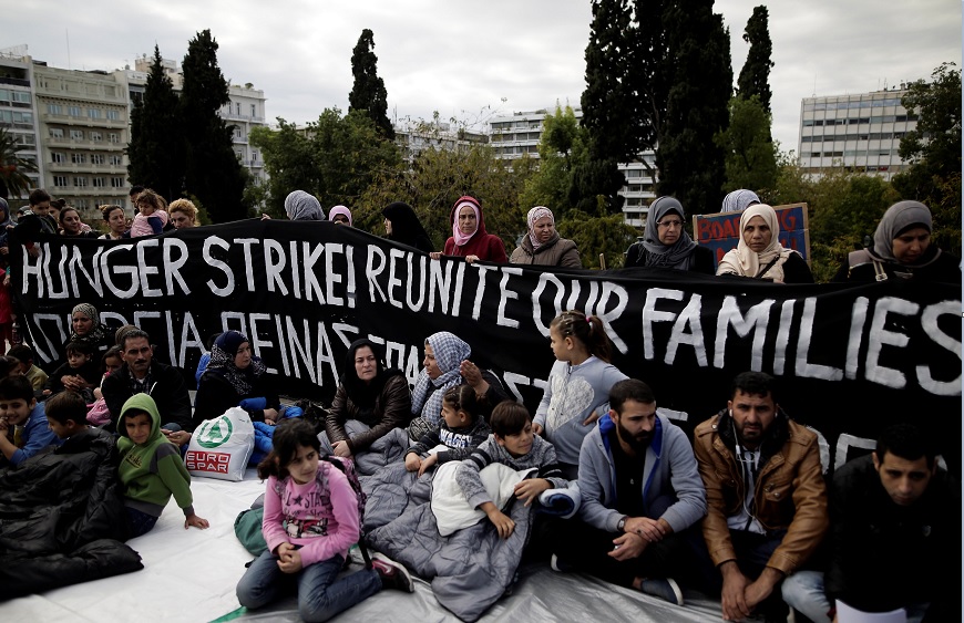 Refugiados protestan en Grecia; exigen vuelos para reunirse con familiares en Alemania