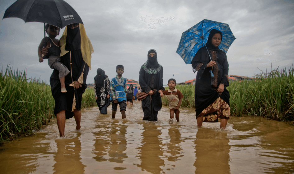 Refugiados rohinyas huyen de Myanmar hacia Bangladesh