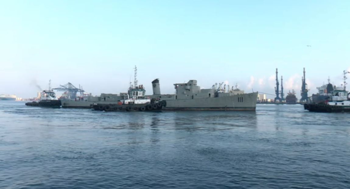 Remolcan al buque ‘Comodoro Manuel Azueta’ para hundirlo en Veracruz