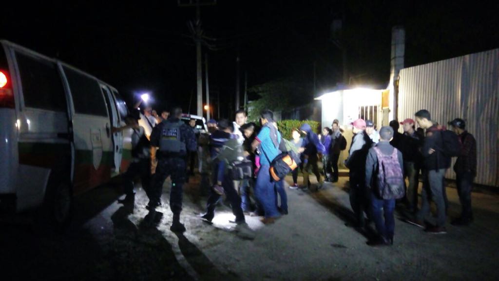 Rescatan a 33 indocumentados en Villahermosa, Tabasco