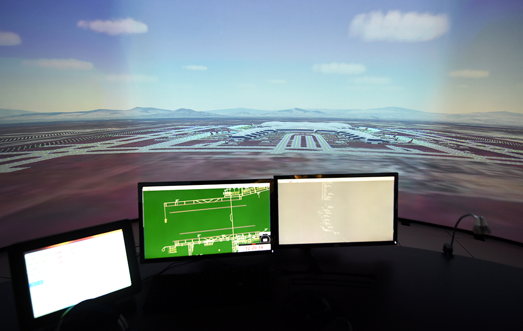 SCT inaugura simulador para control aéreo