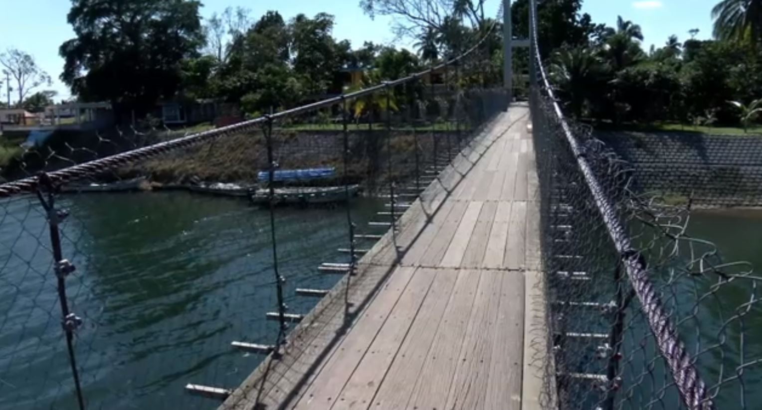 Suspenden paso a peatones en puente La Antigua