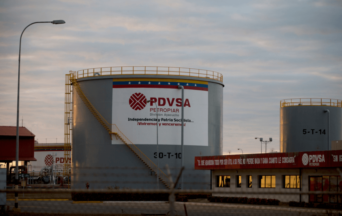 Tanque de petrolera venezolana PDVSA. (AP, archivo)
