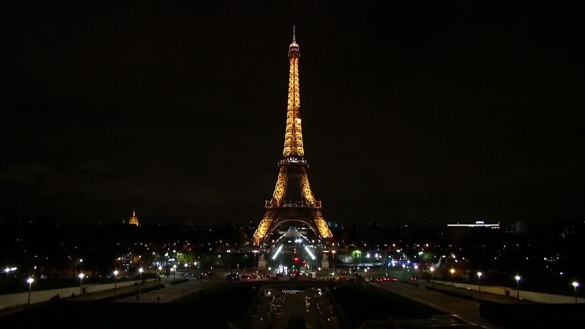 Torre Eiffel apaga sus luces memoria víctimas Egipto