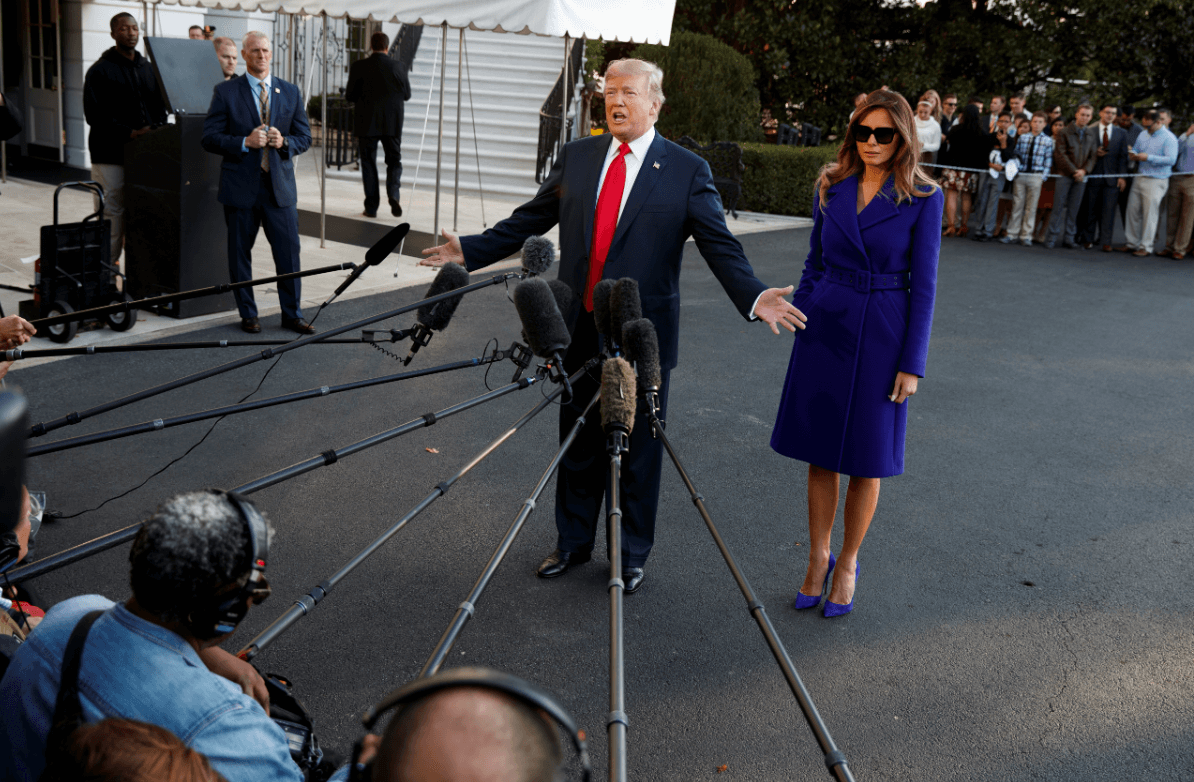 Trump y su esposa Melania antes de su viaje a Asia