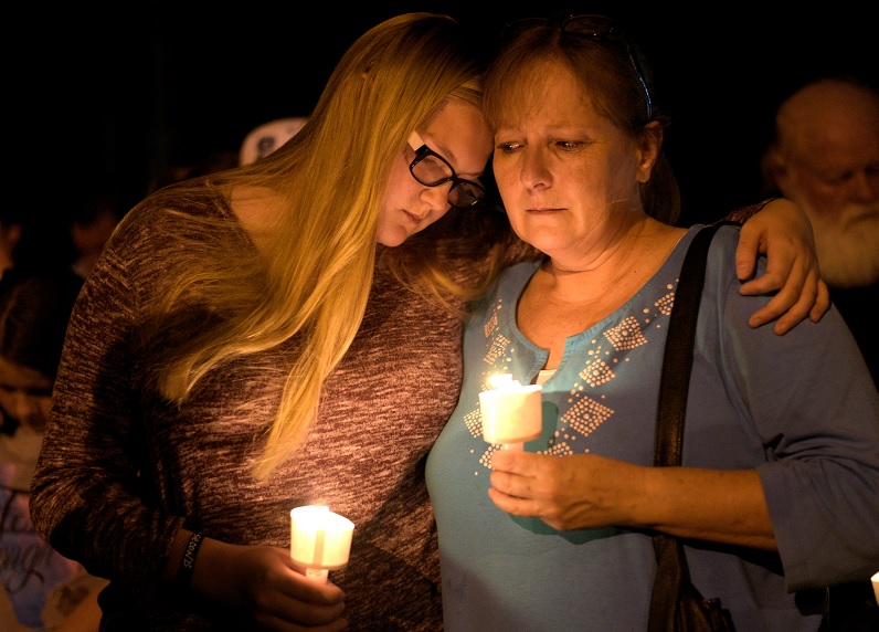 Pueblo de Texas pierde 5% de sus habitantes por tiroteo en iglesia