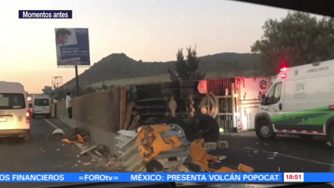 Vuelca tráiler en la autopista México-Puebla