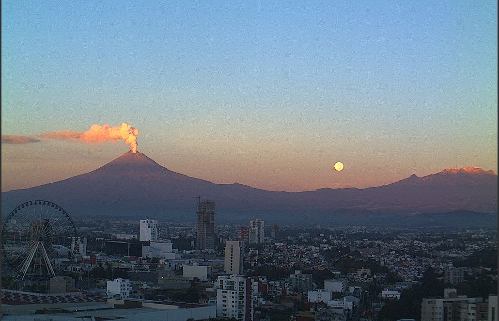 Volcán Popocatépetl registra exhalación de mil 600 metros de altura