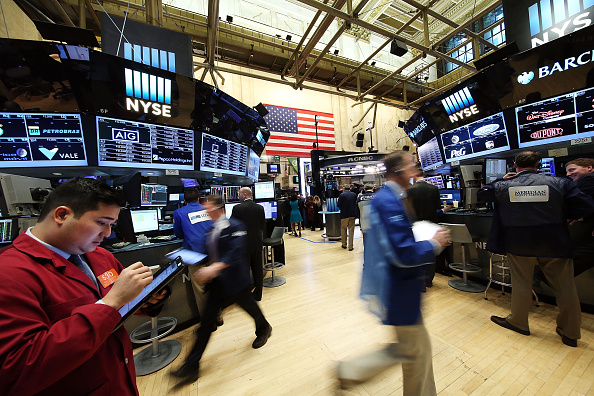 Wall Street abre a la baja por la reforma tributaria