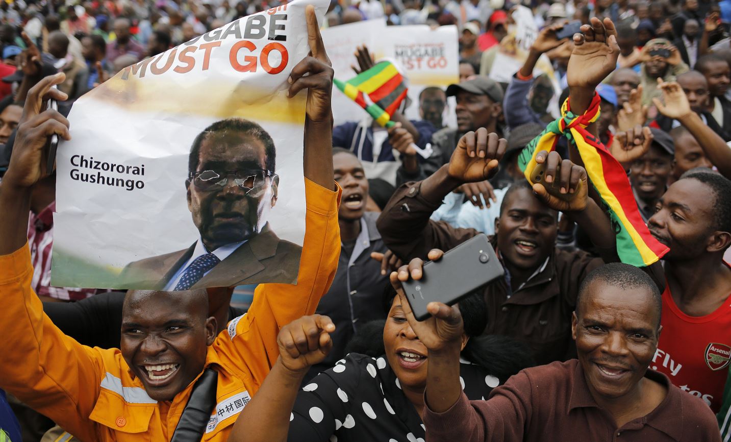 miles personas protestan zimbabue presidente mugabe