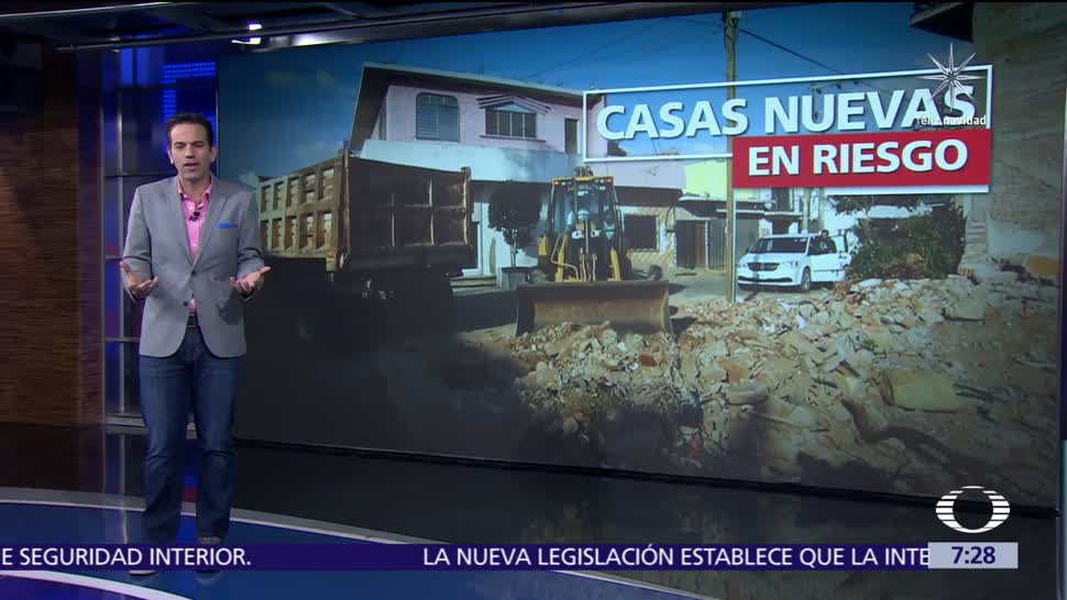 Damnificados del sismo en Oaxaca construyen nuevas casas sobre cimientos colapsados